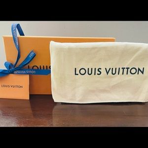 Auth LOUIS VUITTON Pochette Felice Cerise Red Shoulder Bag Monogram Vernis